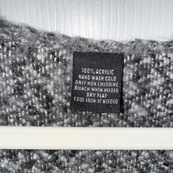 Fraas Fringed Poncho Ruana Sweater Gray White Fall Winter Travel - Picture 5 of 6